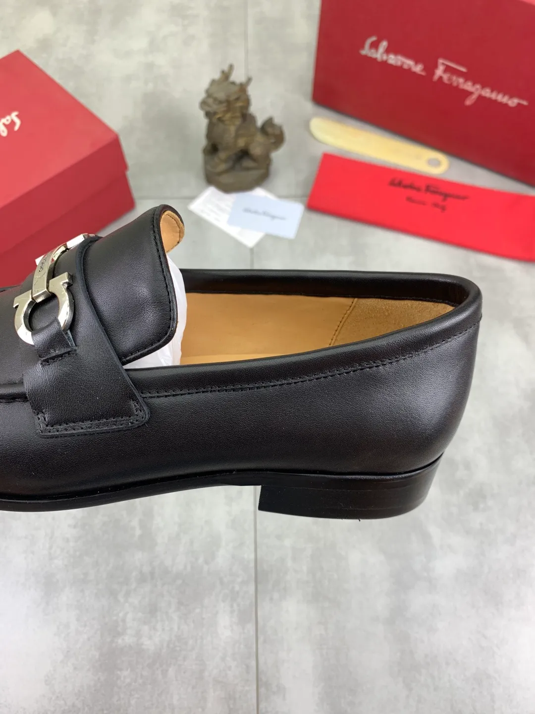 Men's Men's Shoes 💰P560💰[New Style] Water-dyed Niuli 🆘[Salvatore Ferragamo] Ferragamo's latest casual business leather shoes for men! Listed simultaneously! The fabric is made of specially imported original calfskin, the lining is made of imported water-dyed cowhide, and the original combination outsole is absolutely luxurious and leads the fashion trend. Matching code: 39-44 (45 46 customized) 2️⃣ colors available